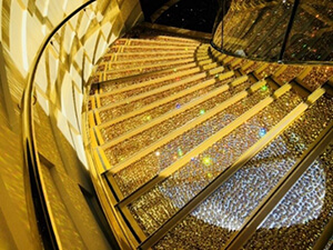 图二：施华洛世奇水晶楼梯