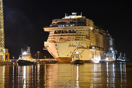 图一:MSC地中海华彩号浮水出坞<br/>图片源自:© Bernard Biger – Chantiers de l’Atlantique